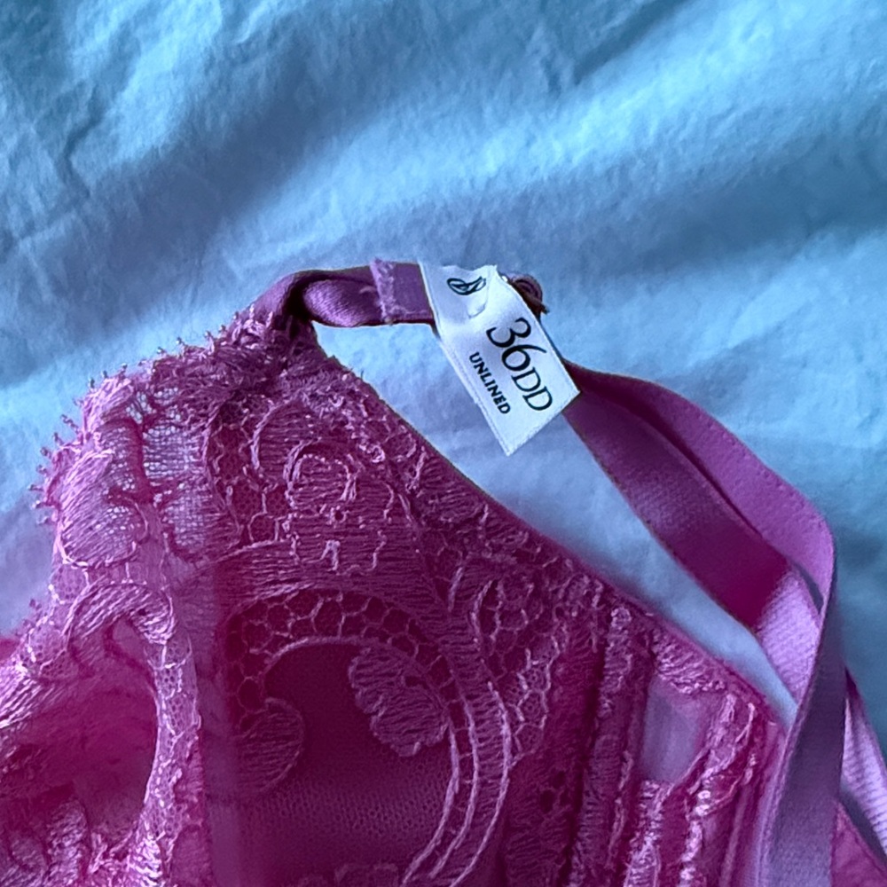 Victoria's Secret Hot Pink Lace Underwire Bra Unlined - Picture 4 of 5